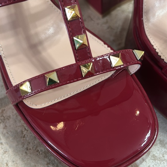 Red studded heels 9 - Picture 3 of 7